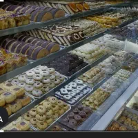 نیازمند وردست و شاگرد ساده قنادی