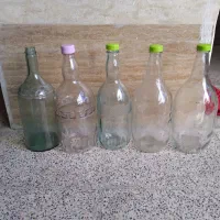 تعدادی شیشه آبغوره وبطری