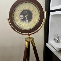 ساعت ایستاده سه پایه