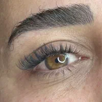 خدمات زیبایی اکستنشن مژه