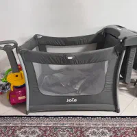 تخت پارک جویی joie در حد نو به همراه قنداق سوئیسی|تخت و صندلی بچه|تهران, جوانمردان (اندیشه)|دیوار