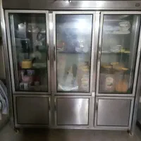 دوعدد یخچال  ویترینی ترو تمیز به شرت    کم کار کرد