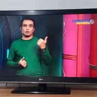 تلویزیون ال جی ۴۲ اینج همراه با میز تیوی مشکی|تلویزیون و پروژکتور|خرم‌آباد, |دیوار