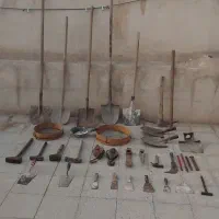 ابزار آلات (بیل و کلنگ و الک )