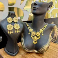 سینه ریز و گوشواره اشکی