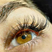 اکستنشن و لیفت و لمینت مژه و ابرو