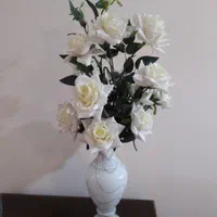 گلدان با گل های مصنوعی خارجی