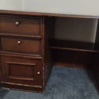 میز تحریر و کامپیوتر