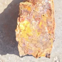 خاک وسنگ طلا