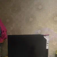 تلوزیون 32اینچ lcdسونی اصلی و میز تلوزیون شیشه ای