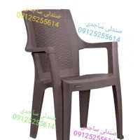 صندلی و میز پلاستیکی فضای بیرون وداخل فست‌فود کافه