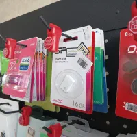 انواع فلش و حافظه (از ۸ گیگ به بالا)