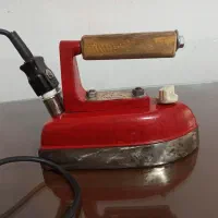 اتو عطیقه بسیار قدیمی