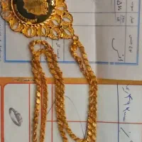 گردنبند همراه با زنجیر