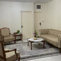 مبلمان شش نفره چستر با تشکچه دوبل|مبلمان خانگی و میز عسلی|تهران, نظام‌آباد|دیوار