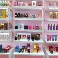 فروشنده آرایشی خانم