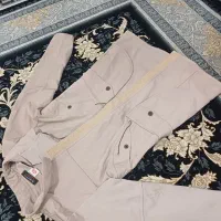 کاپشن، کلاه|لباس|ملارد, |دیوار