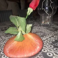 گلدان پلی استر با گل رز