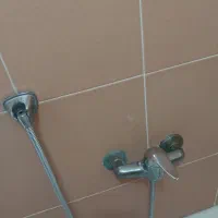 کابینت در حد نو و روشویی با شیر اهرمی
