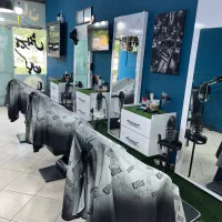 همکار ارایشگر حرفه ای اقا نیازمندیم