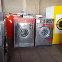 چوب لباسی و کاور لباس برای بوتیک مزون خشکشویی