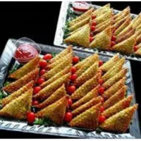 سمبوسه ساده / پیتزایی طعم ویژه / سوسیس بندری خاص