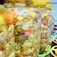 ترشی مخلوط درشت و ریز و آب گوجه|عمده‌فروشی|تهران, میدان میوه و تره‌بار مرکزی|دیوار