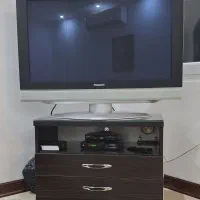 تلوزوین پاناسونیک به همراه میز