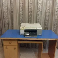 پرینتر و میز کامپیوتر