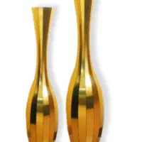 گلدان طلایی کنار سالنی