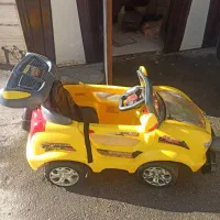 ماشین اسباب بازی دو موتوره درحدنو باطری نداره
