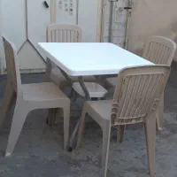 میز و صندلی ۴ نفره در حد نو
