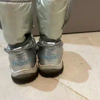 تعدادی کفش های خارجی دخترانه و پسرانه