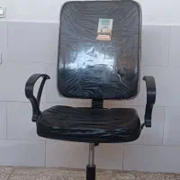 صندلی مدیریتی تمیز و سالم در حد نو