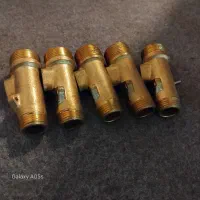 مقداری لوازم یدکی پکیج و سیم کابل سه فاز اچار