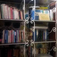دو عدد کتابخانه و چهار عدد کمد چوبی و میز ارایشی|کتابخانه، شلف، قفسه‌های دیواری|نجف‌آباد, کشاورز|دیوار