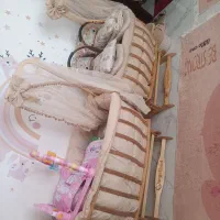 دوتا تخت نوزادی