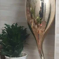 گلدان بزرگ طلایی رنگ به ارتفاع یک متر