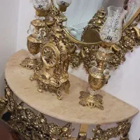 آینه و شمعدان و کنسول و ساعت