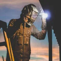 جوشکاری سیار وبرش کاری (کلیه خدمات جوشکاری درمحل)