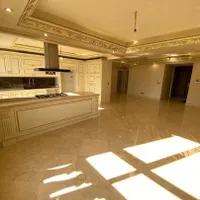 ۱۴۸ مترپاسداران با ۲ پارکینگ و لابی ساختمان کلاسیک