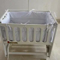تخت کنار مادر
