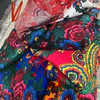 ۲۴۵ عدد شال و روسری به قیمت عمده