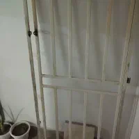 یک عدد روشور سرامیکی و یک درب حفاظ آپارتمانی