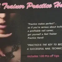 دست مصنوعی برای تمرین کاشت ناخن