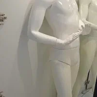 دوتا مانکن  ایستاده