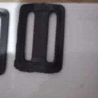 تعدادی دکمه طلایی وپلاستیکی به فروش میرسد