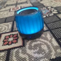 دو عدد اسپیکر و چراغ قوه