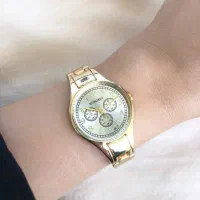 ساعت|ساعت|شهر ری, بی‌بی شهر بانو|دیوار