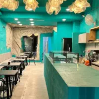ادمین تولید محتوا همراه با تجهیزات حرفه ای